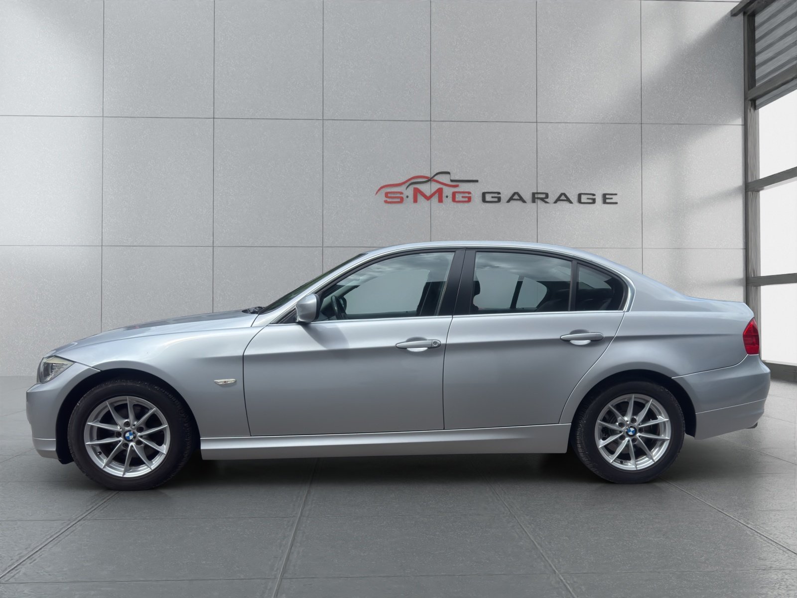 BMW 318i Dynamic Edition, Petrol, Second hand / Used, Manual - 2