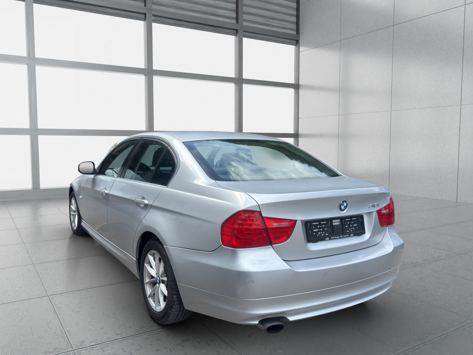 BMW 318i Dynamic Edition, Petrol, Second hand / Used, Manual - 3