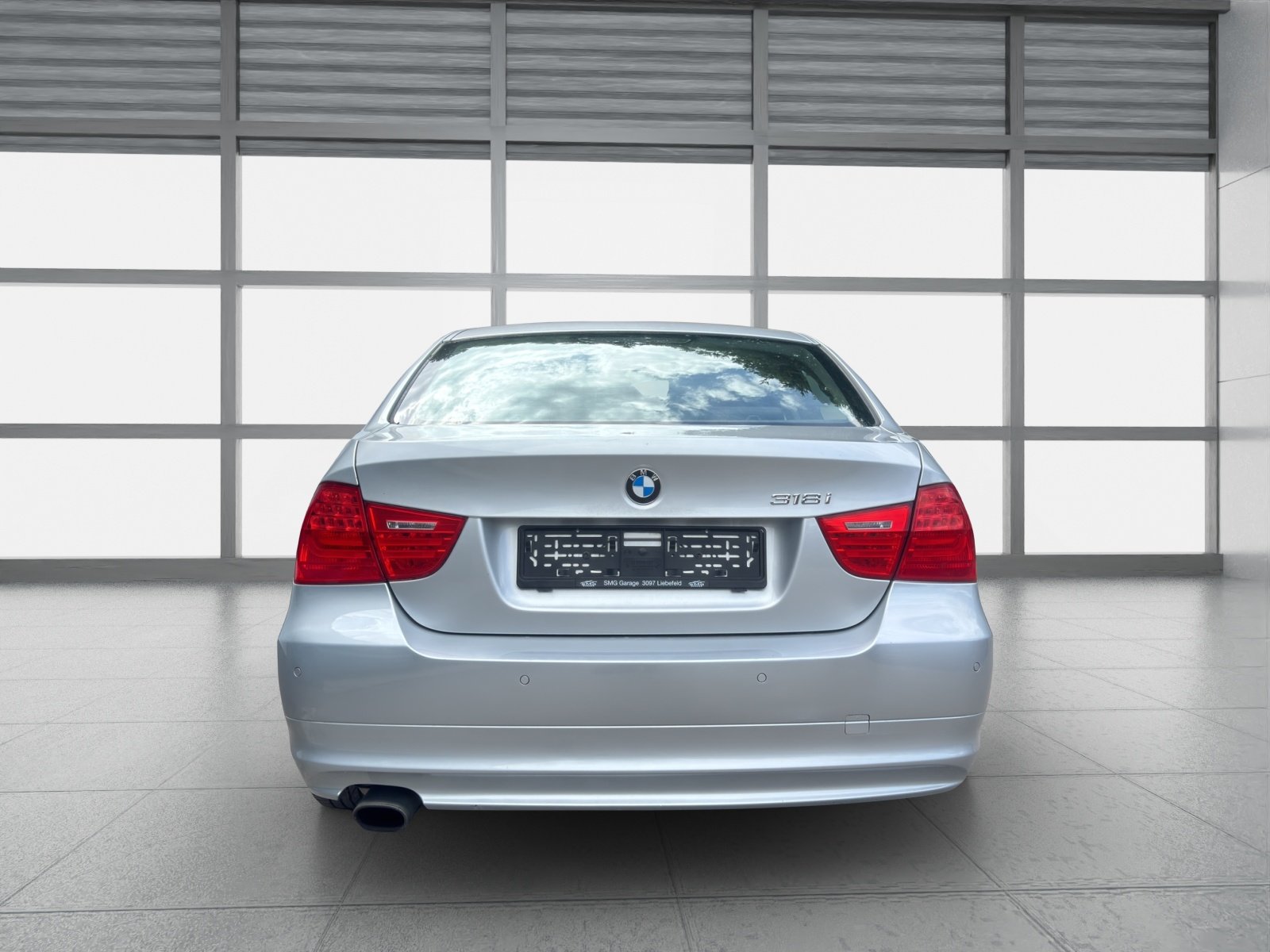 BMW 318i Dynamic Edition, Petrol, Second hand / Used, Manual - 4