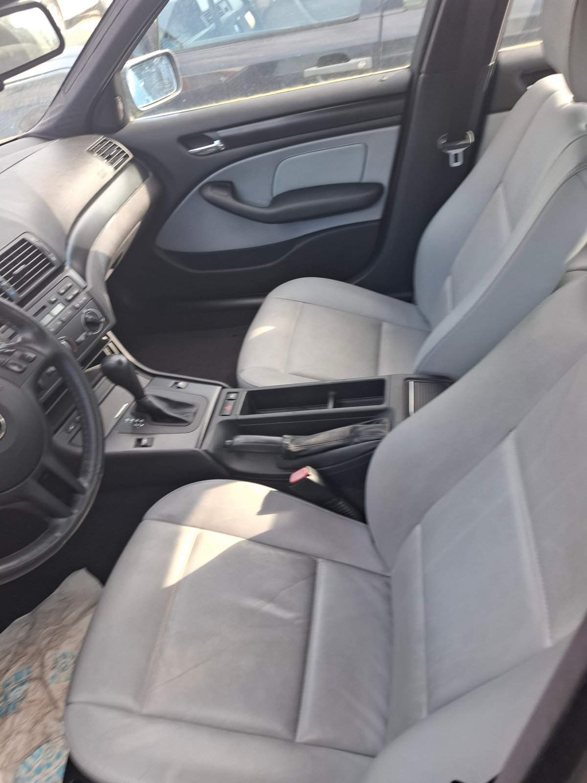 BMW 318i, Benzin, Occasion / Gebraucht, Handschaltung - 6