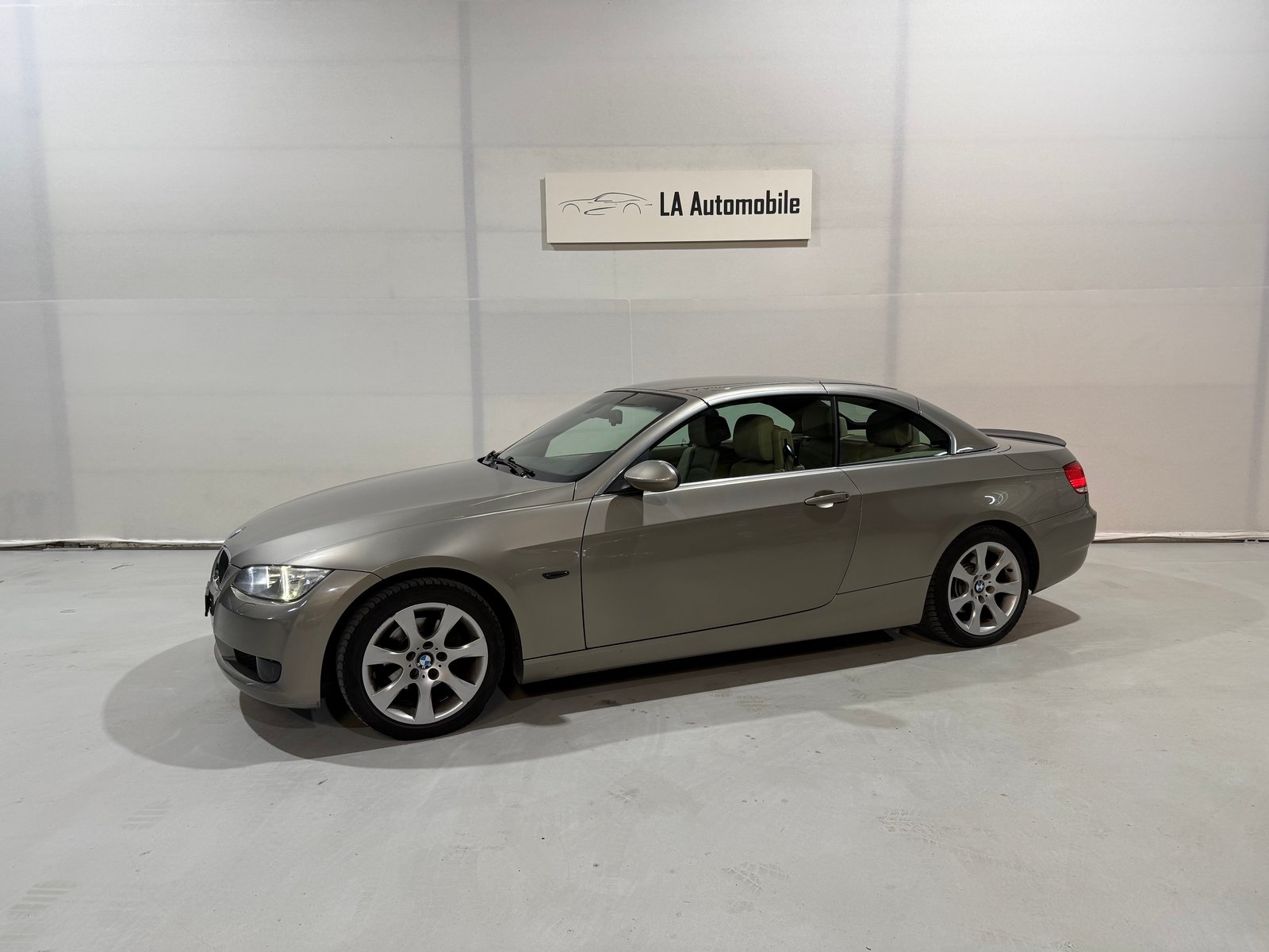 BMW 320i Cabriolet, Petrol, Second hand / Used, Manual - 2