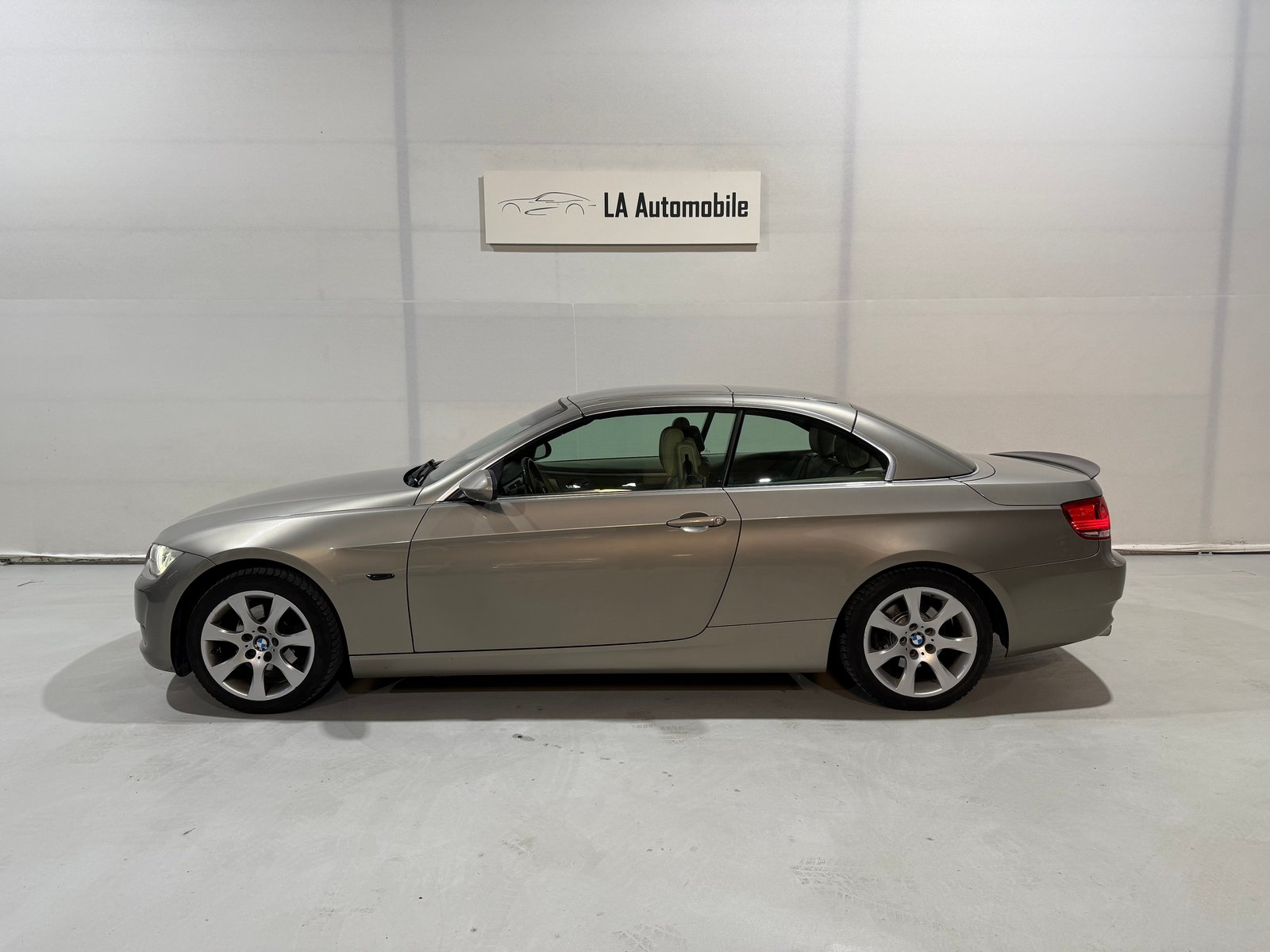 BMW 320i Cabriolet, Petrol, Second hand / Used, Manual - 3