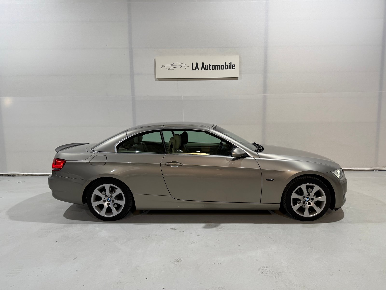 BMW 320i Cabriolet, Petrol, Second hand / Used, Manual - 7