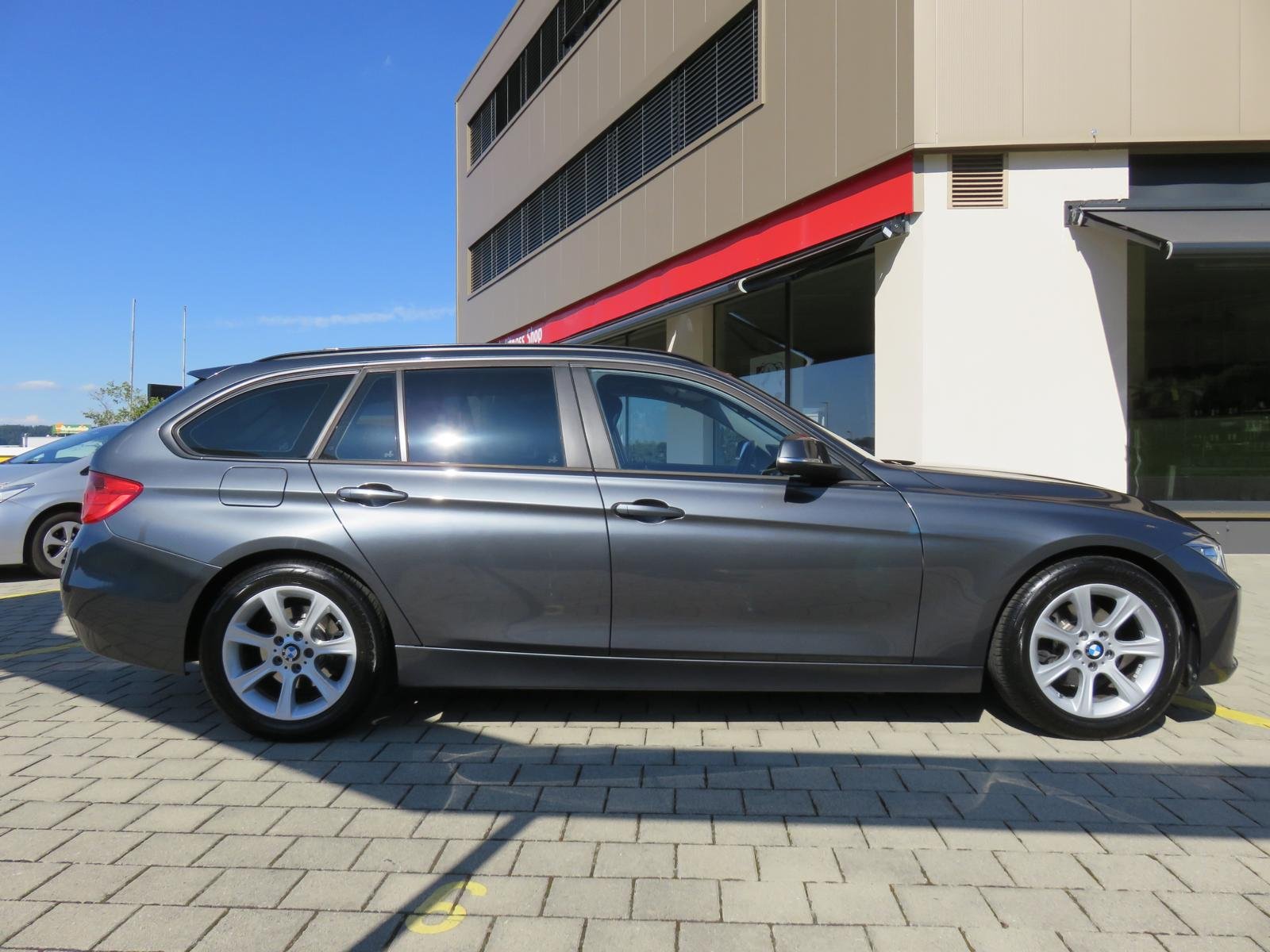 BMW 320i Touring, Benzina, Occasioni / Usate, Automatico - 3