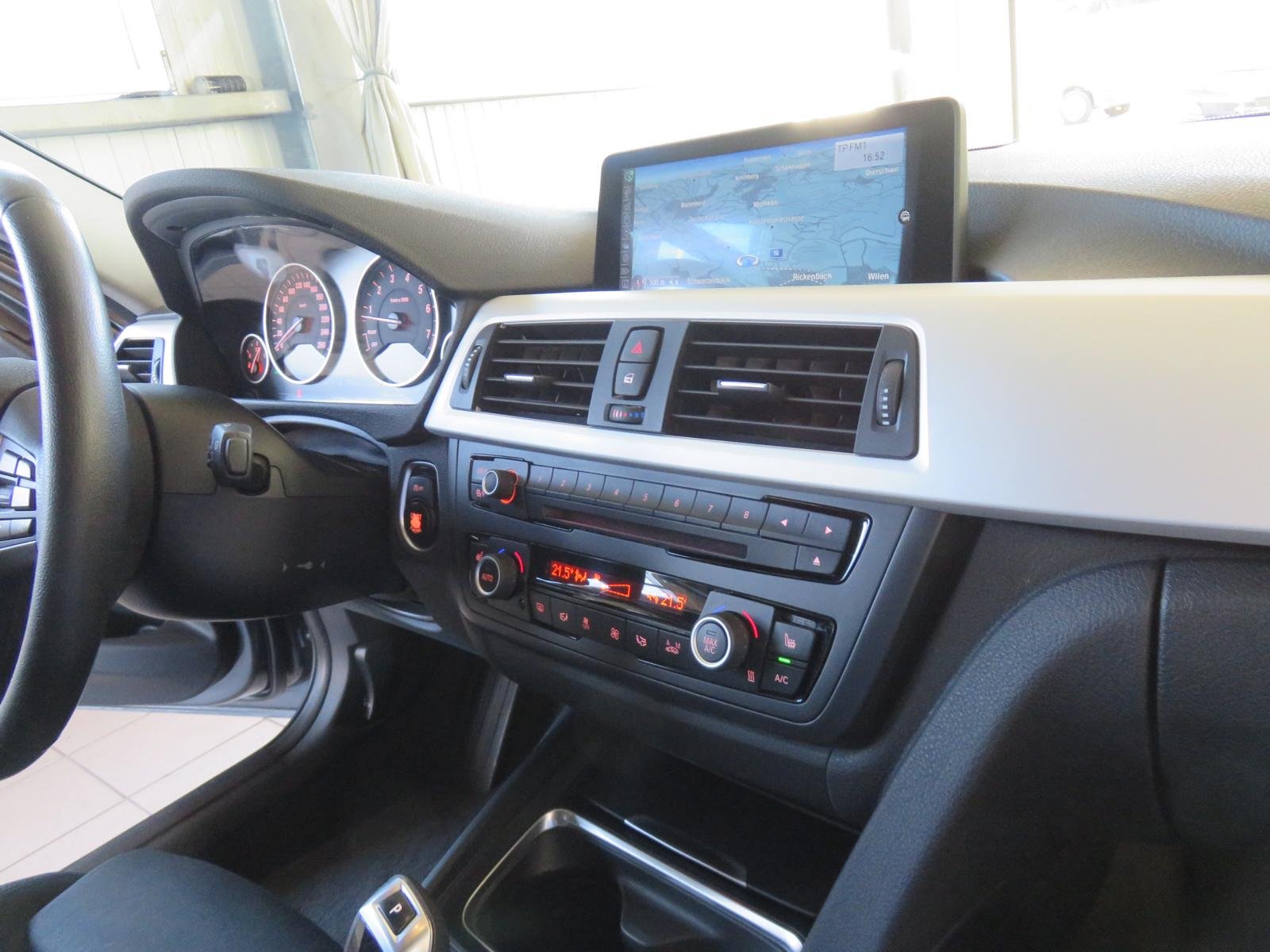 BMW 320i Touring, Benzina, Occasioni / Usate, Automatico - 7