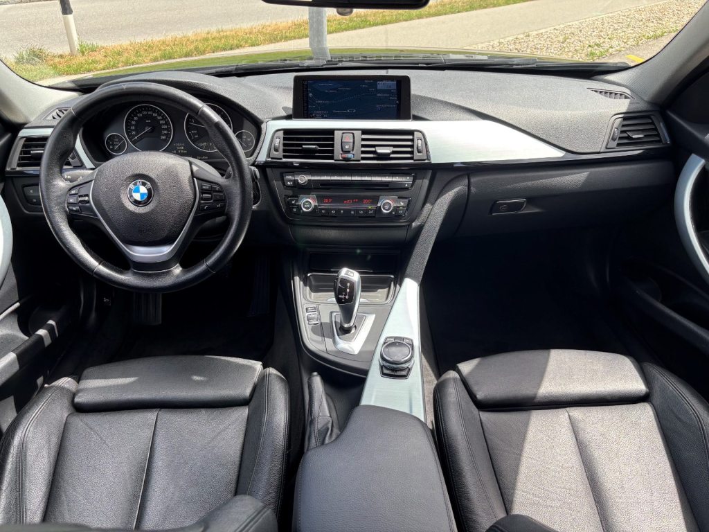BMW 320 320d Touring xDrive, Diesel, Occasion / Gebraucht, Automatik - 7