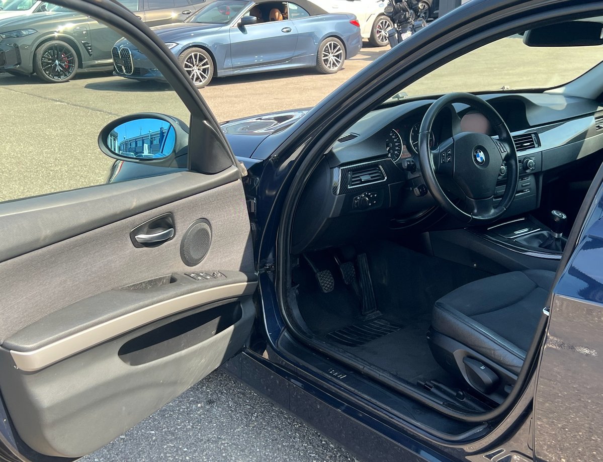 BMW 320i Touring, Benzin, Occasion / Gebraucht, Handschaltung - 4