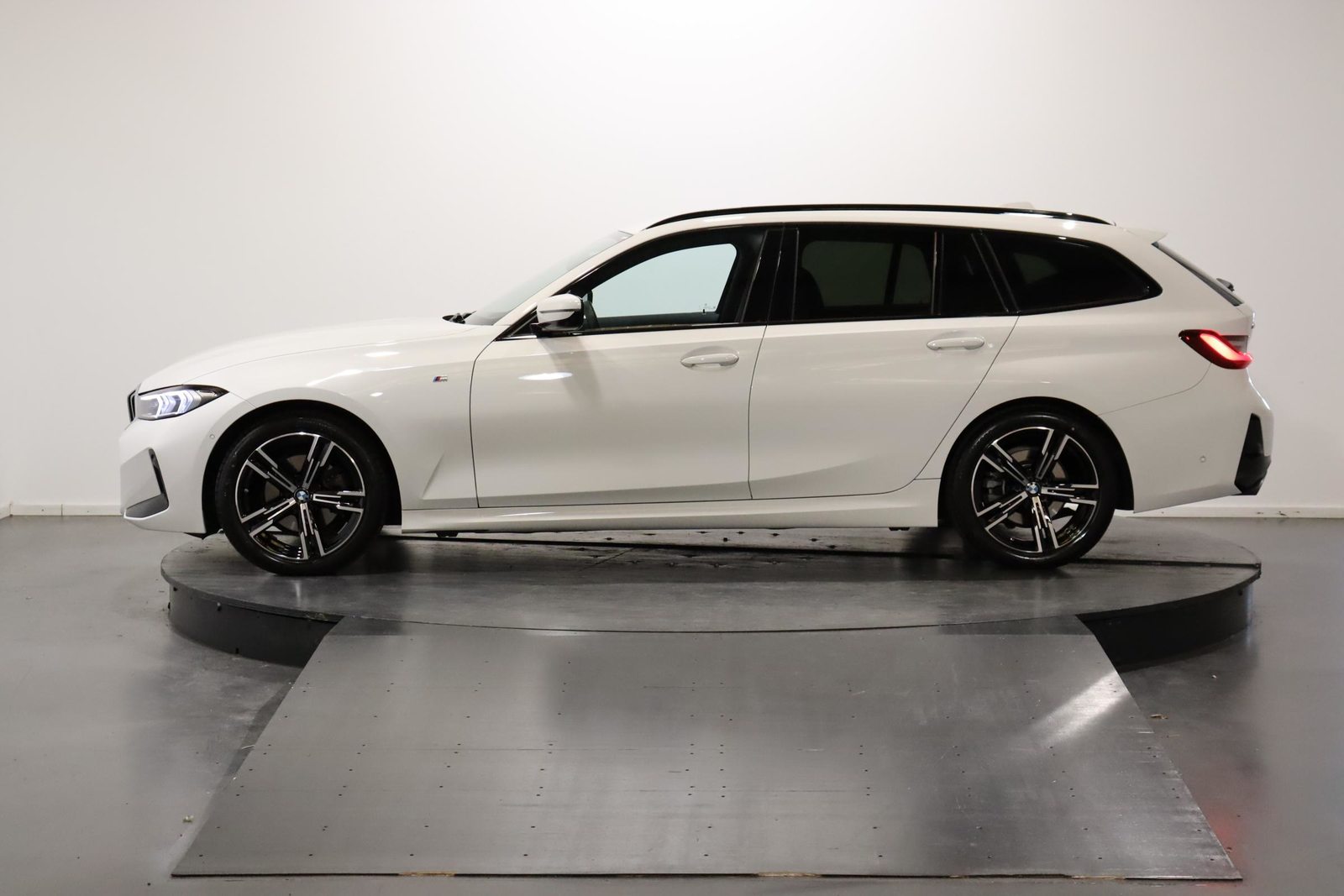 BMW 320d xDrive SAG Touring, Hybride Léger Diesel/Électricité, Occasion / Utilisé, Automatique - 2