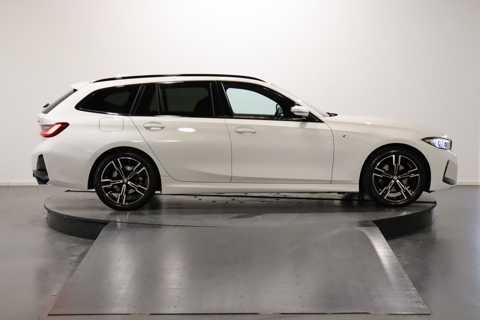 BMW 320d xDrive SAG Touring, Hybride Léger Diesel/Électricité, Occasion / Utilisé, Automatique - 3