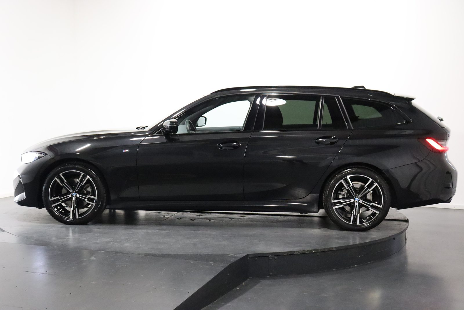 BMW 320d xDrive SAG Touring, Mild-Hybrid Diesel/Elektro, Occasion / Gebraucht, Automatik - 2