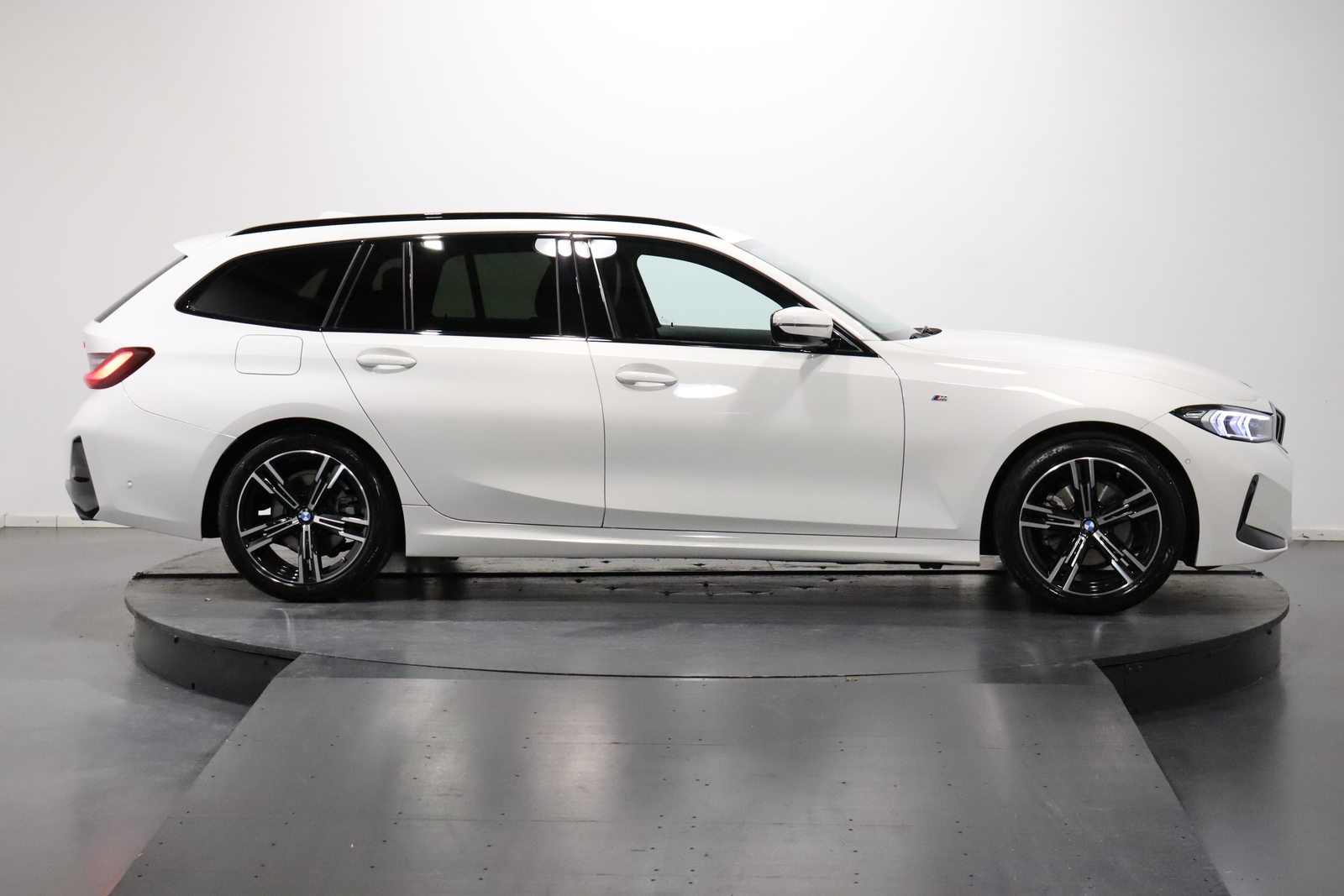 BMW 320d xDrive SAG Touring, Mild-Hybrid Diesel/Electric, Second hand / Used, Automatic - 4