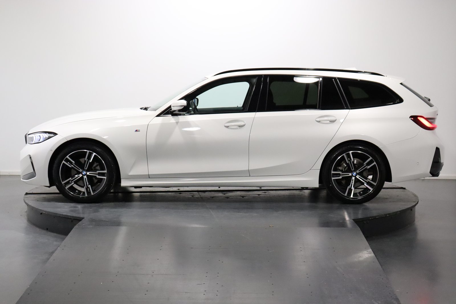 BMW 320d xDrive SAG Touring, Mild-Hybrid Diesel/Electric, Second hand / Used, Automatic - 5