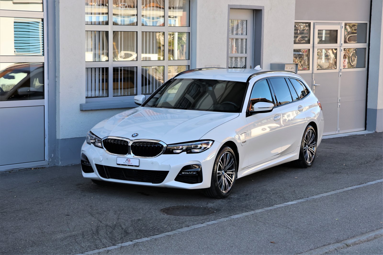 BMW 320e Touring M Sport Steptronic (CH) + 1500KG AHK