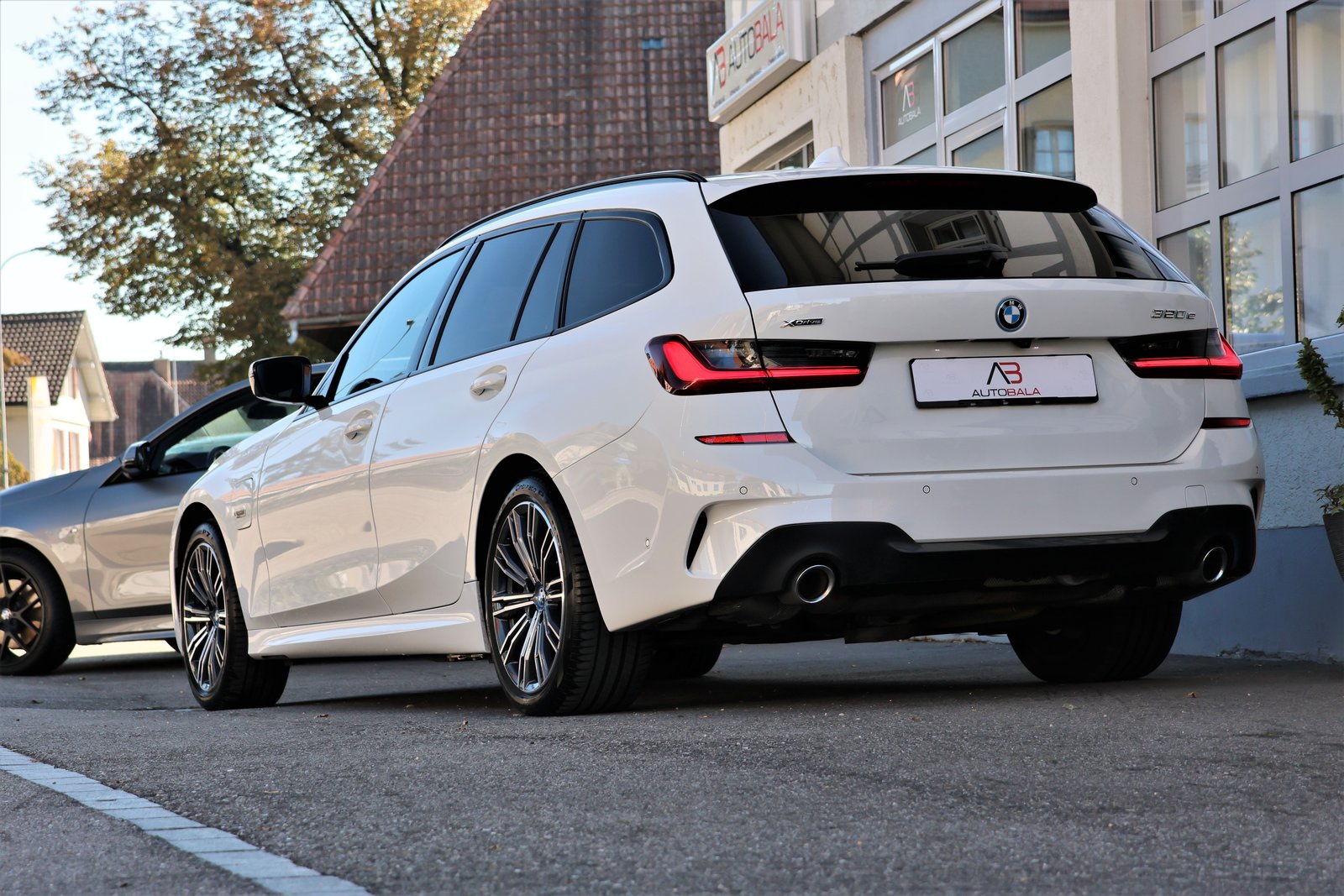 BMW 320e Touring M Sport Steptronic (CH) + 1500KG AHK, Hybride Rechargeable Essence/Électricité, Occasion / Utilisé, Automatique - 2