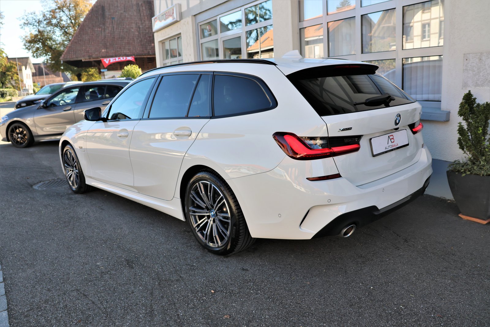BMW 320e Touring M Sport Steptronic (CH) + 1500KG AHK, Hybride Rechargeable Essence/Électricité, Occasion / Utilisé, Automatique - 4
