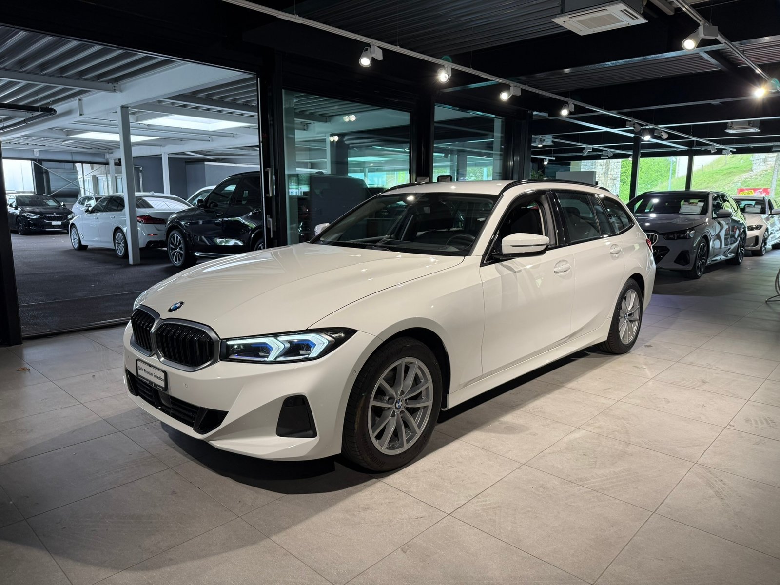 BMW 320d 48V Touring Steptronic, Mild-Hybrid Diesel/Electric, Second hand / Used, Automatic - 3
