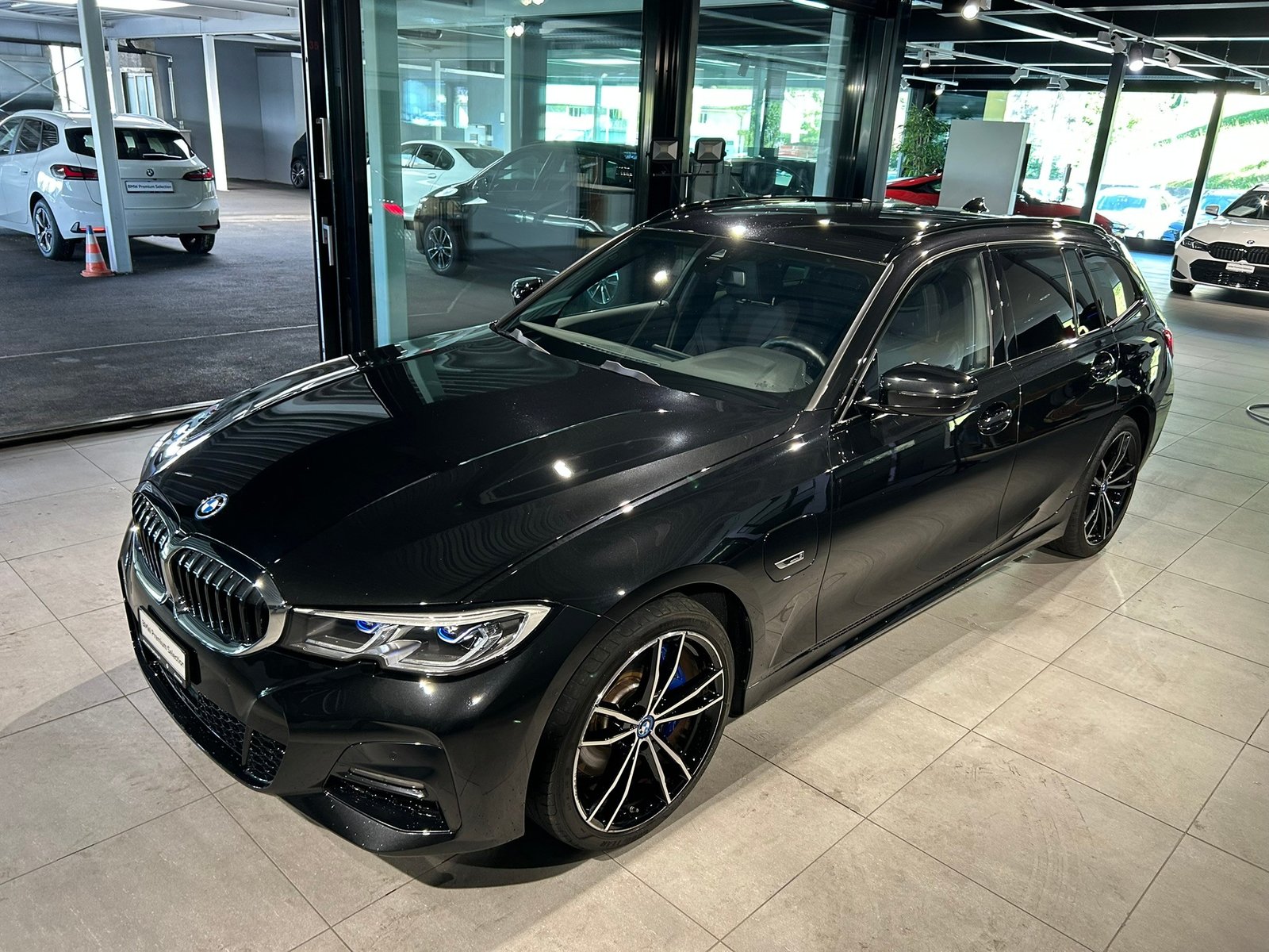 BMW 320e Touring M Sport Steptronic, Plug-in-Hybrid Benzin/Elektro, Occasion / Gebraucht, Automatik - 3