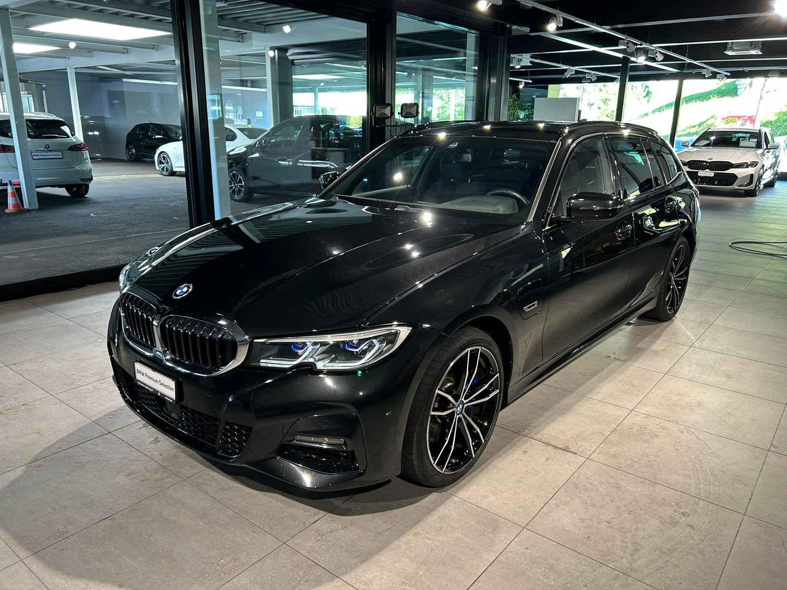 BMW 320e Touring M Sport Steptronic, Plug-in-Hybrid Benzin/Elektro, Occasion / Gebraucht, Automatik - 4