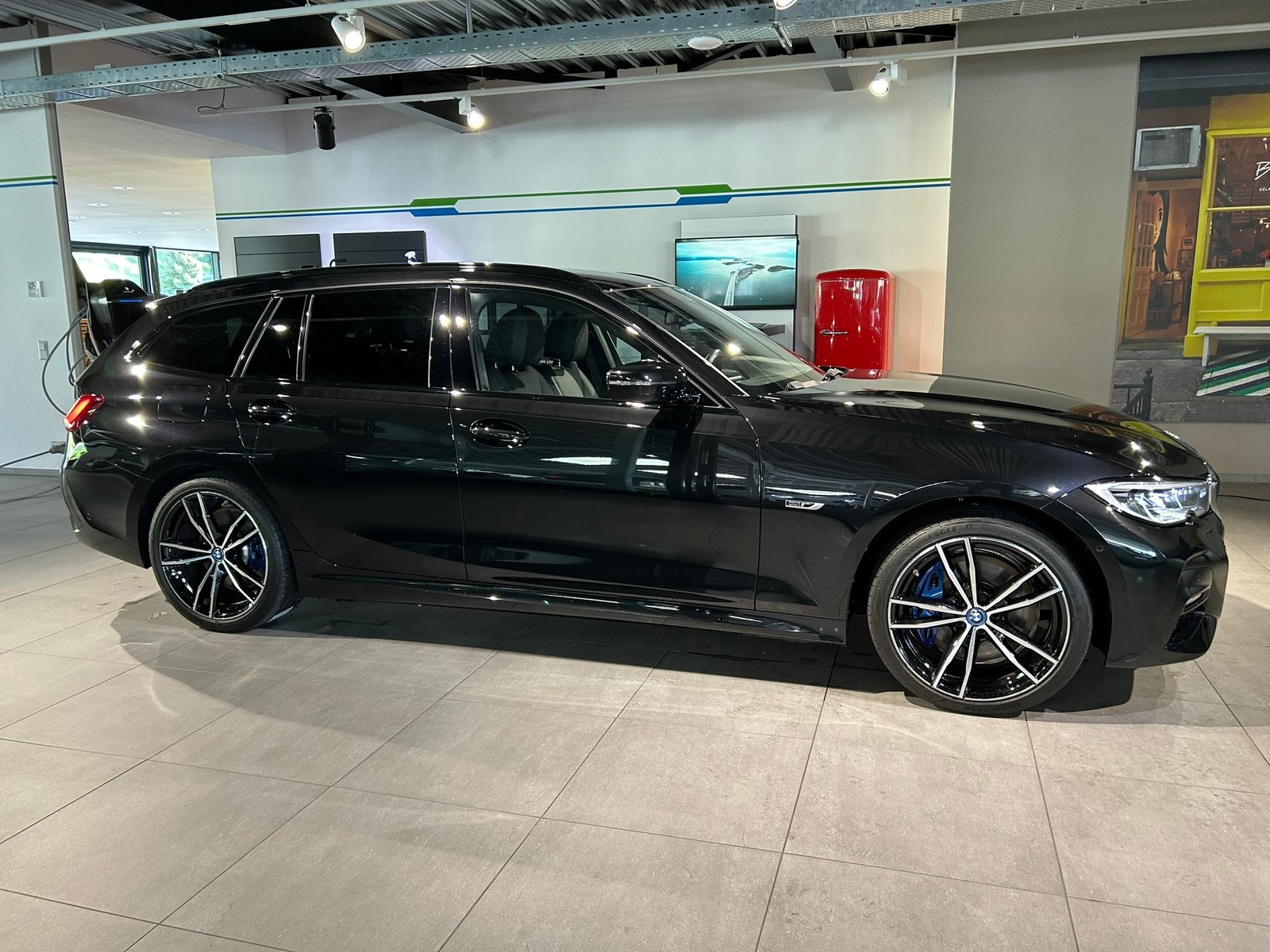 BMW 320e Touring M Sport Steptronic, Plug-in-Hybrid Benzin/Elektro, Occasion / Gebraucht, Automatik - 6