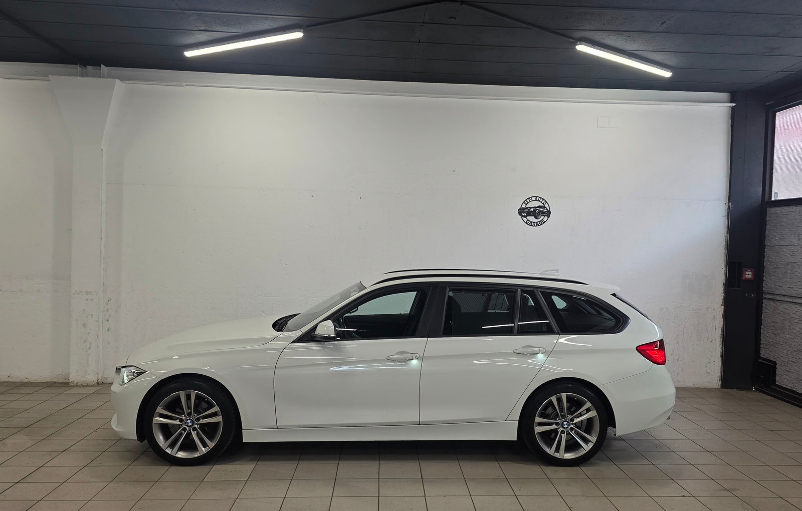 BMW 320i Touring Sport Line Steptronic, Benzin, Occasion / Gebraucht, Automatik - 2