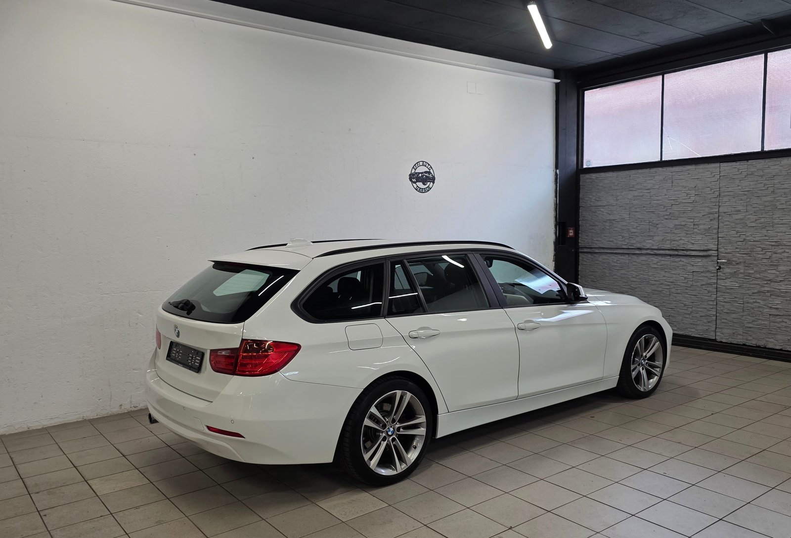 BMW 320i Touring Sport Line Steptronic, Benzin, Occasion / Gebraucht, Automatik - 4