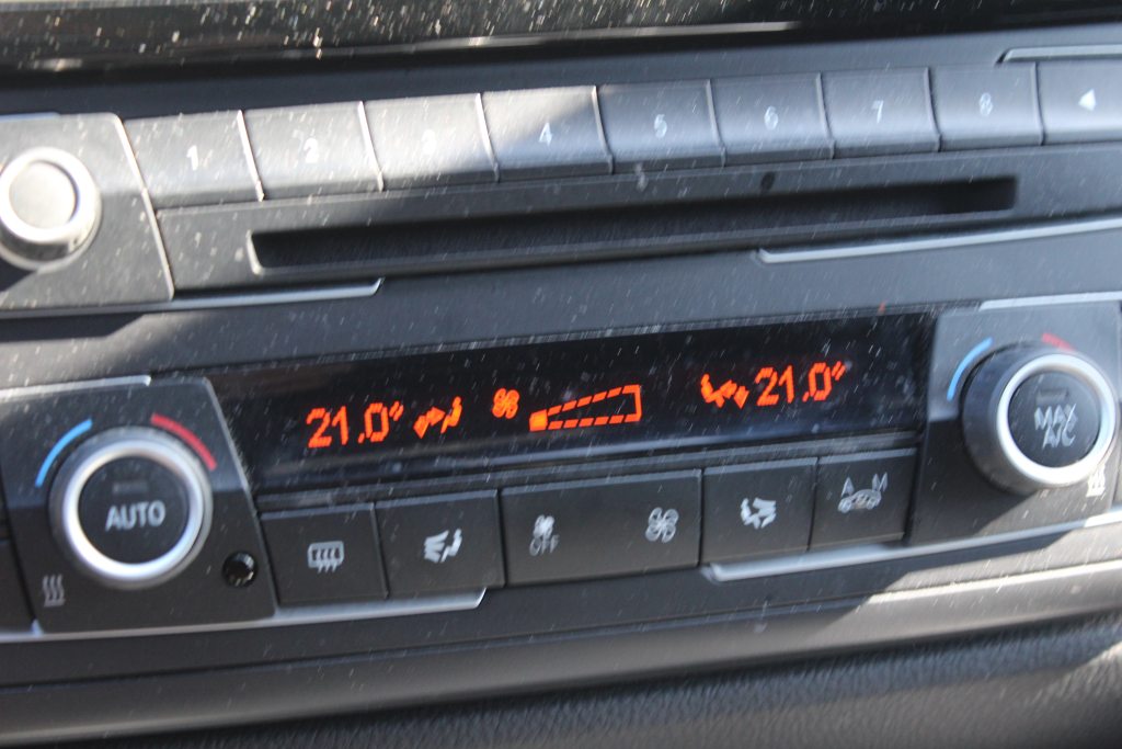 BMW 320 320i, Petrol, Second hand / Used, Automatic - 4