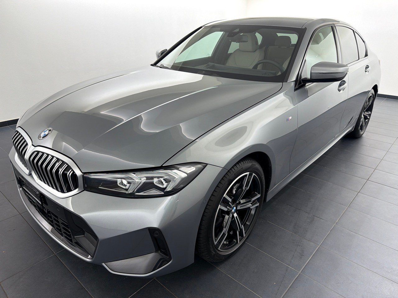 BMW 320i M Sport, Petrol, Second hand / Used, Automatic