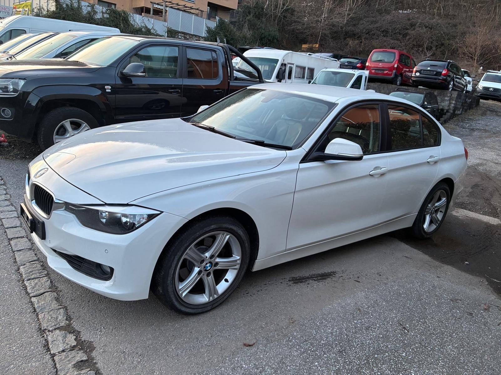 BMW 320i, Essence, Occasion / Utilisé, Manuelle - 4