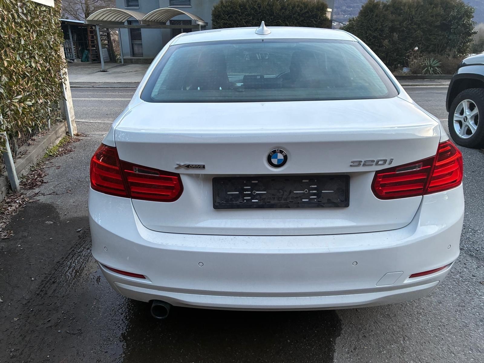 BMW 320i, Essence, Occasion / Utilisé, Manuelle - 5