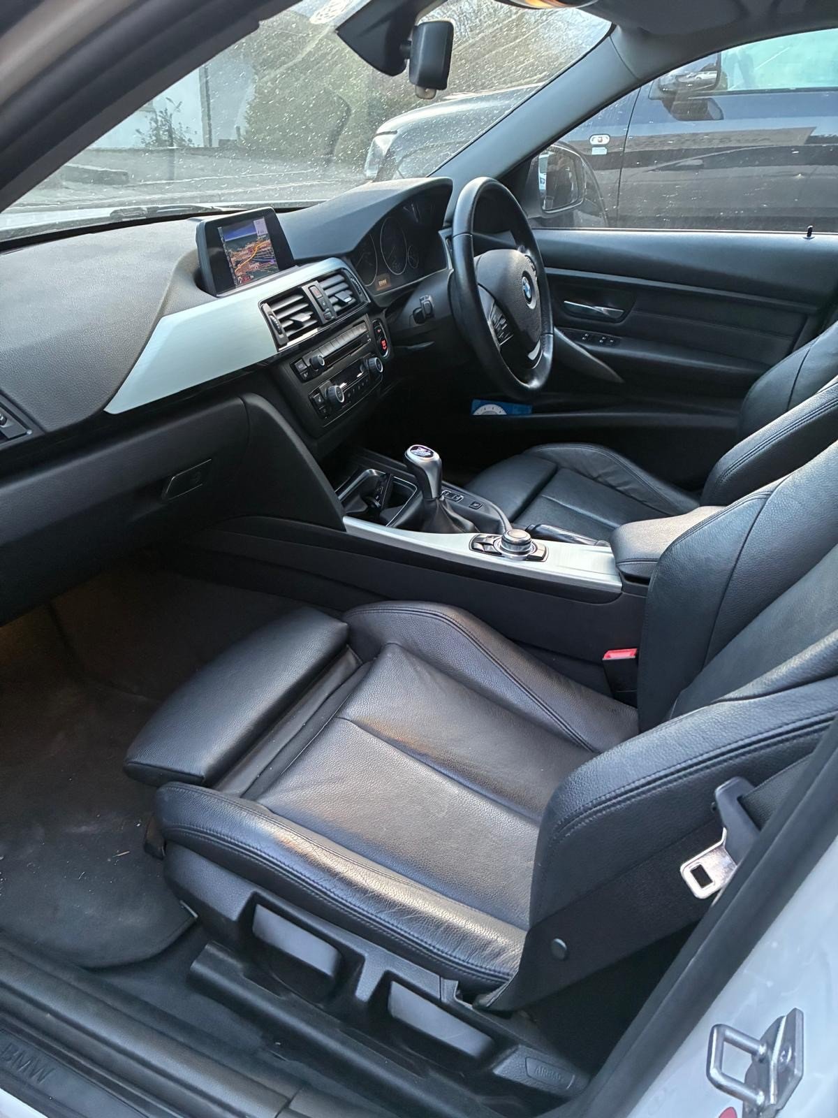BMW 320i, Essence, Occasion / Utilisé, Manuelle - 6
