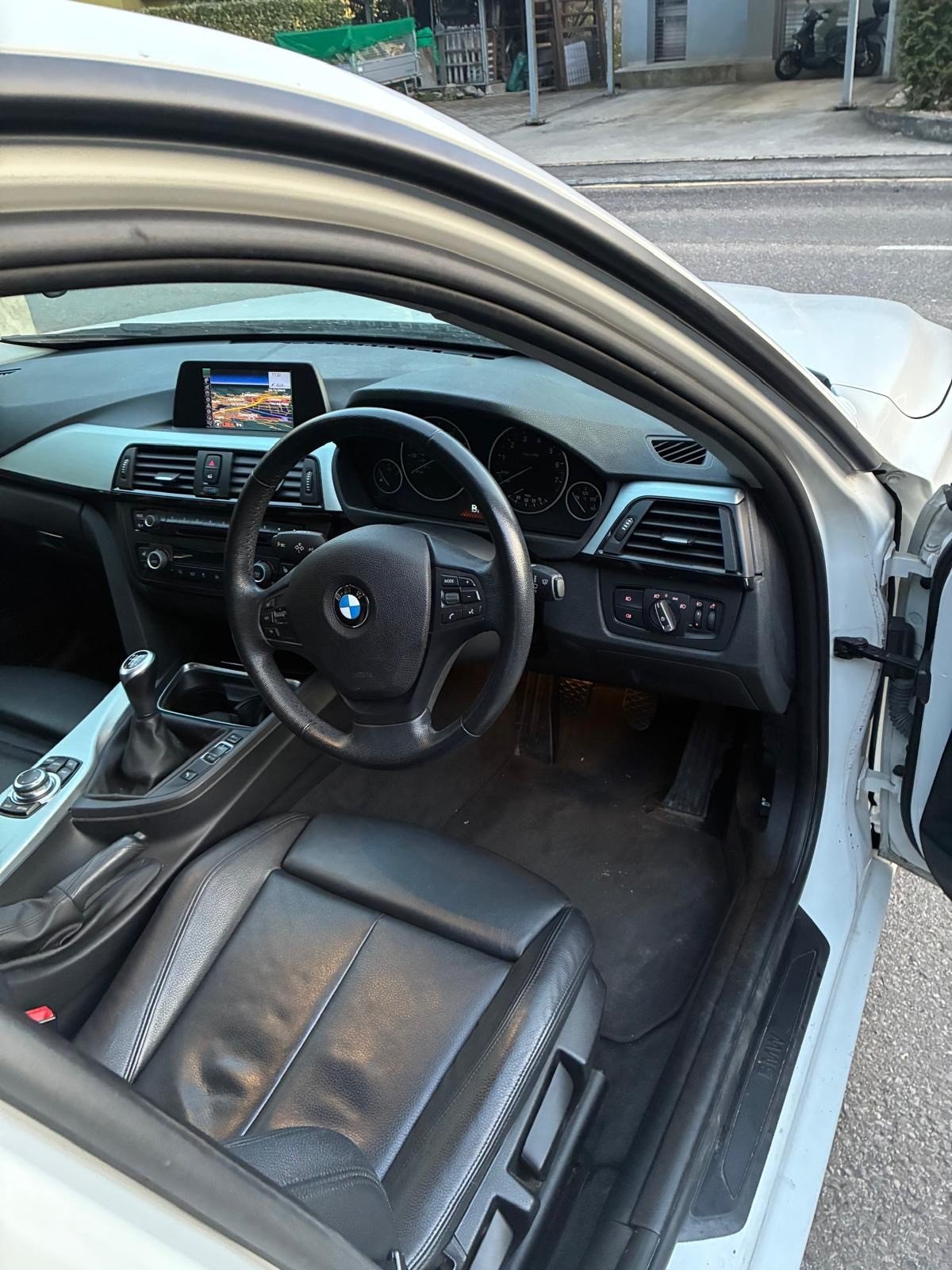 BMW 320i, Essence, Occasion / Utilisé, Manuelle - 7