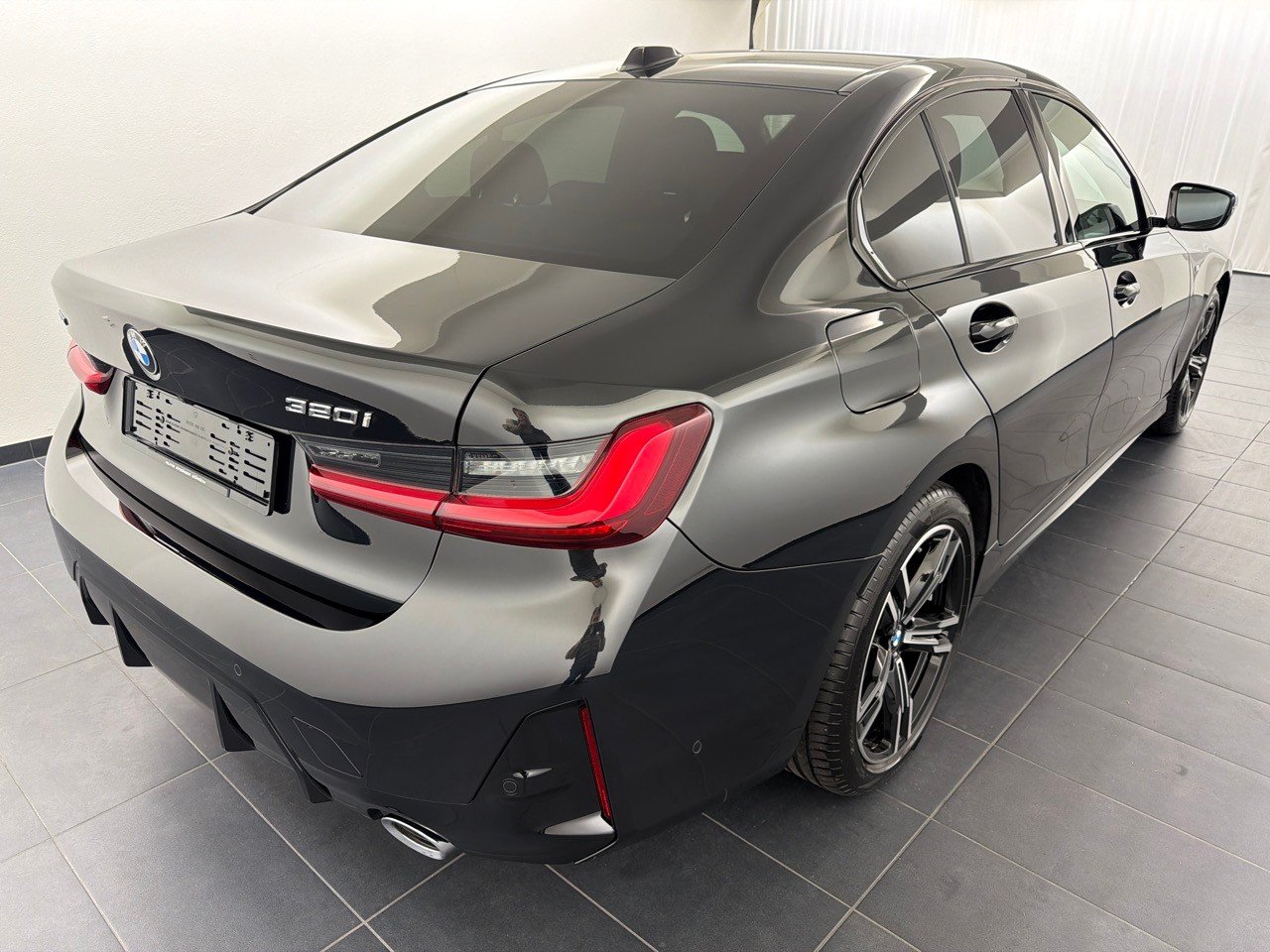 BMW 320i M Sport, Benzin, Occasion / Gebraucht, Automatik - 3