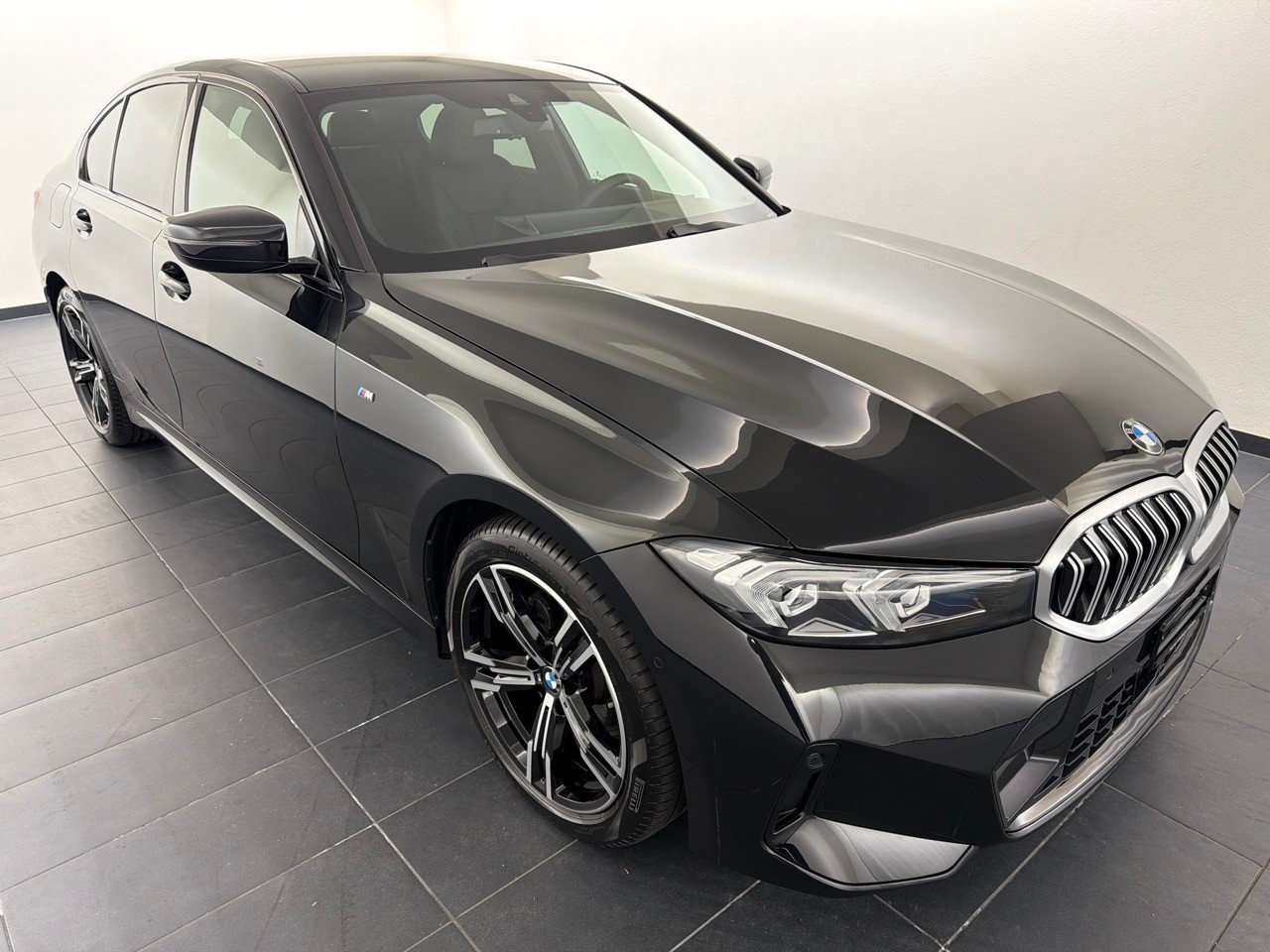 BMW 320i M Sport, Benzin, Occasion / Gebraucht, Automatik - 4