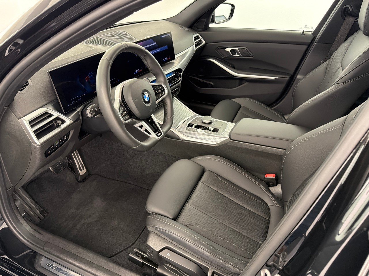 BMW 320i M Sport, Benzin, Occasion / Gebraucht, Automatik - 5