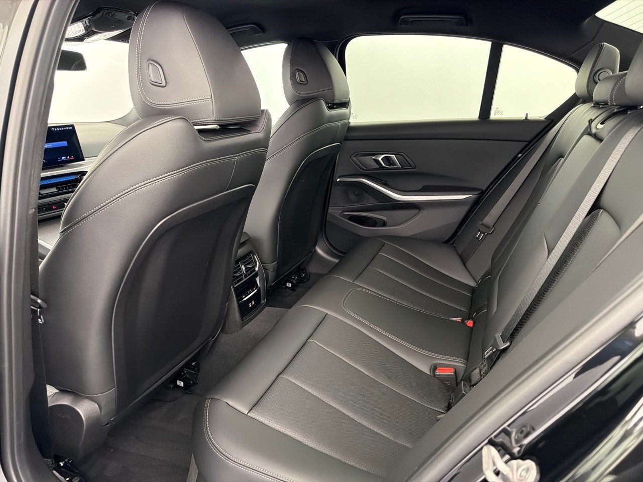 BMW 320i M Sport, Benzin, Occasion / Gebraucht, Automatik - 6