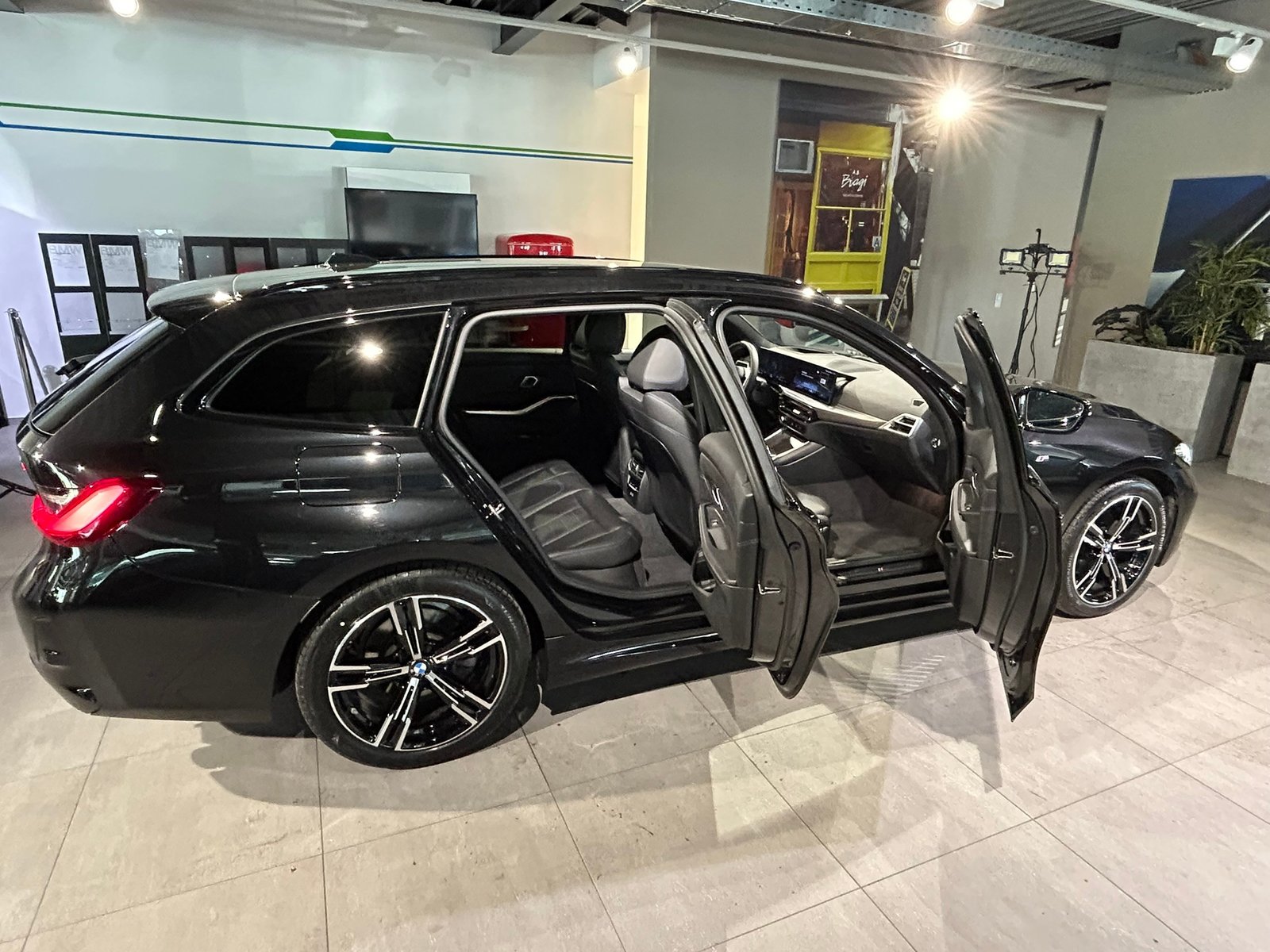 BMW 320d 48V Steptronic M Sport, Mild-Hybrid Diesel/Elektro, Occasion / Gebraucht, Automatik - 6