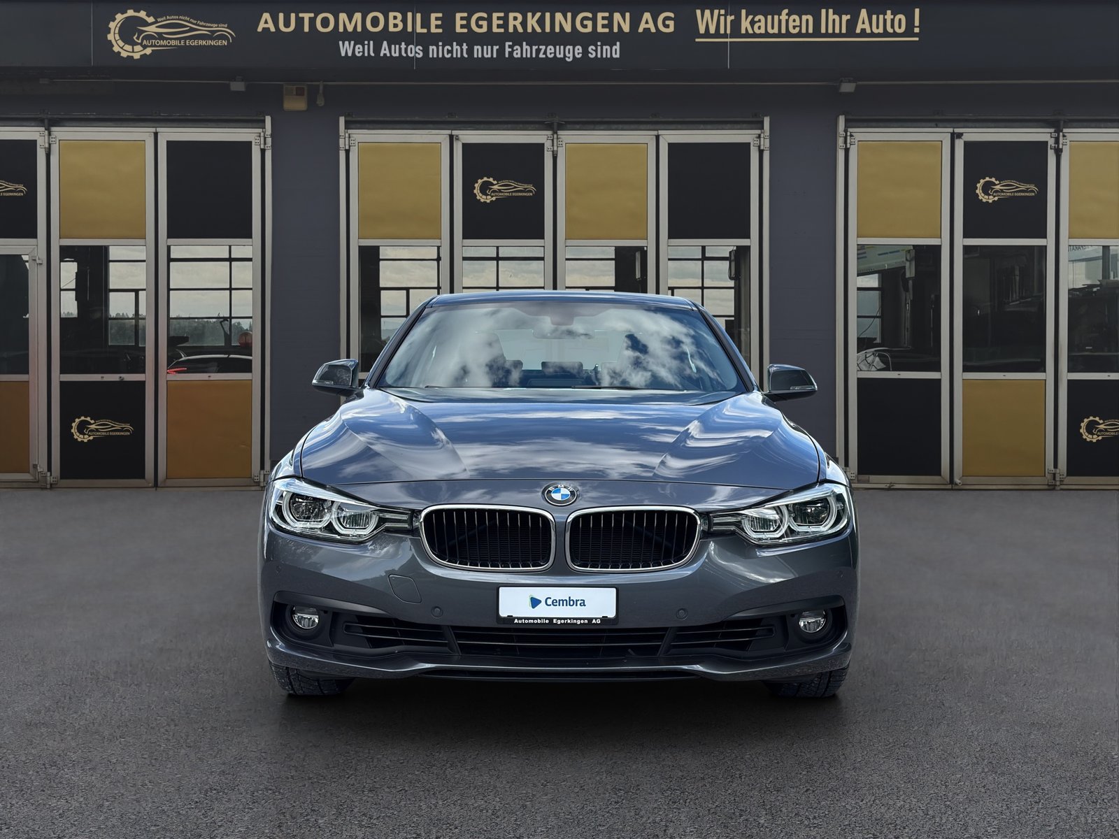 BMW 320i Essential Ed., Benzin, Occasion / Gebraucht, Handschaltung - 2