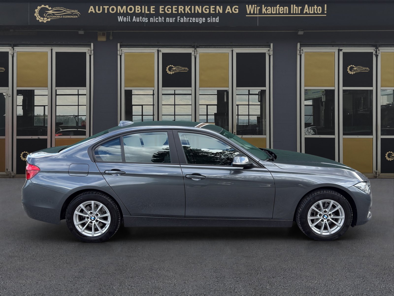 BMW 320i Essential Ed., Benzin, Occasion / Gebraucht, Handschaltung - 4