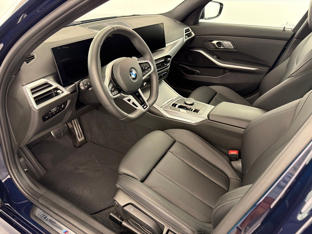 BMW 320i sDrive M Sport Pro, Petrol, Second hand / Used, Automatic - 5