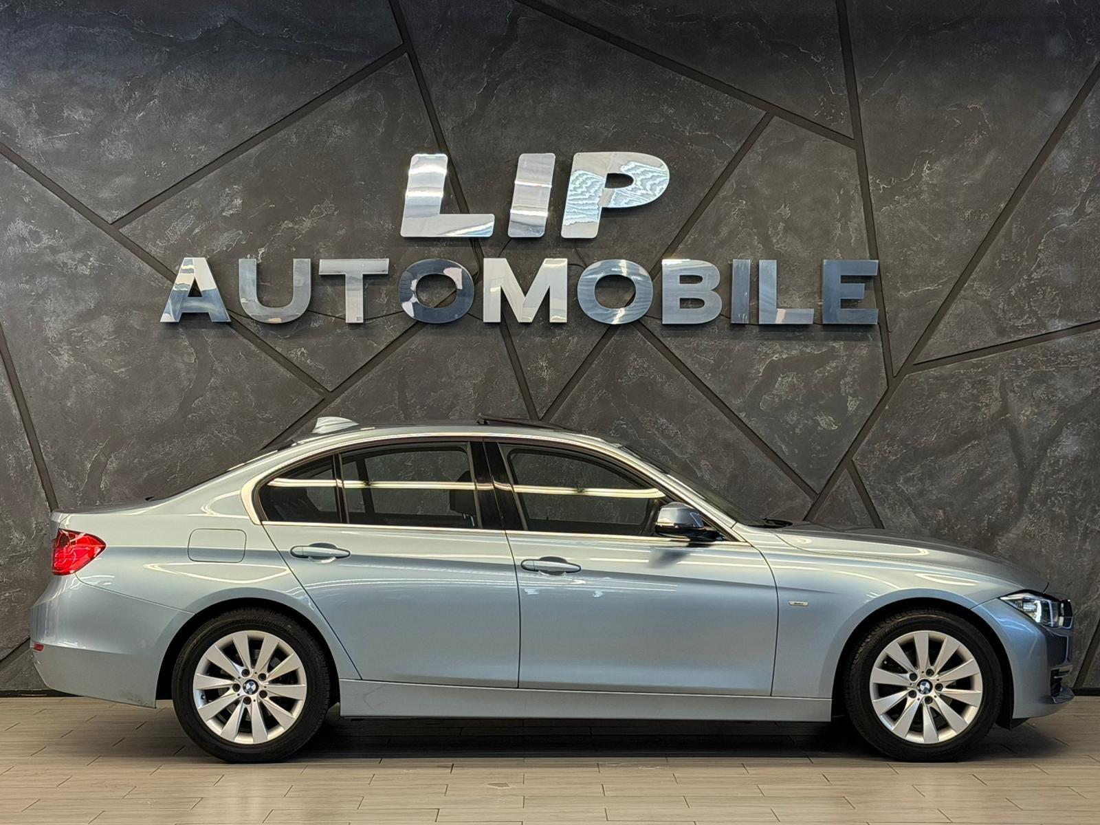 BMW 320i Modern Line Steptronic, Benzin, Occasion / Gebraucht, Automatik - 4