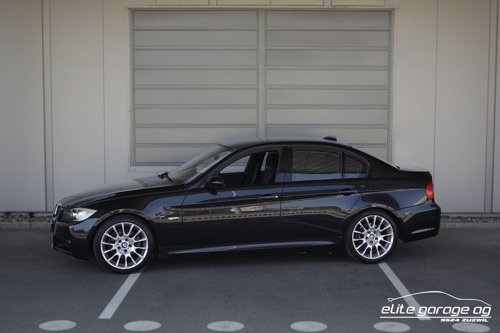 BMW 320si 1/2600