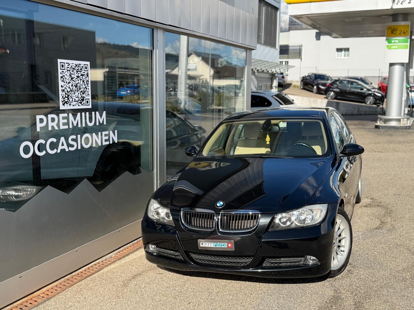 BMW 320i