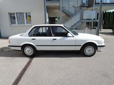 BMW 320i A, Petrol, Classic, Automatic - 3