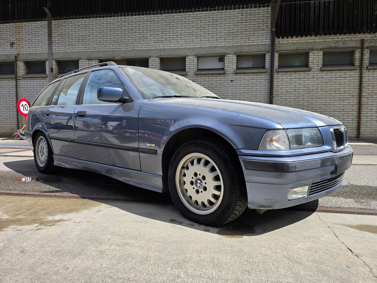 BMW 323i Touring Exclusiv, Essence, Occasion / Utilisé, Manuelle - 4