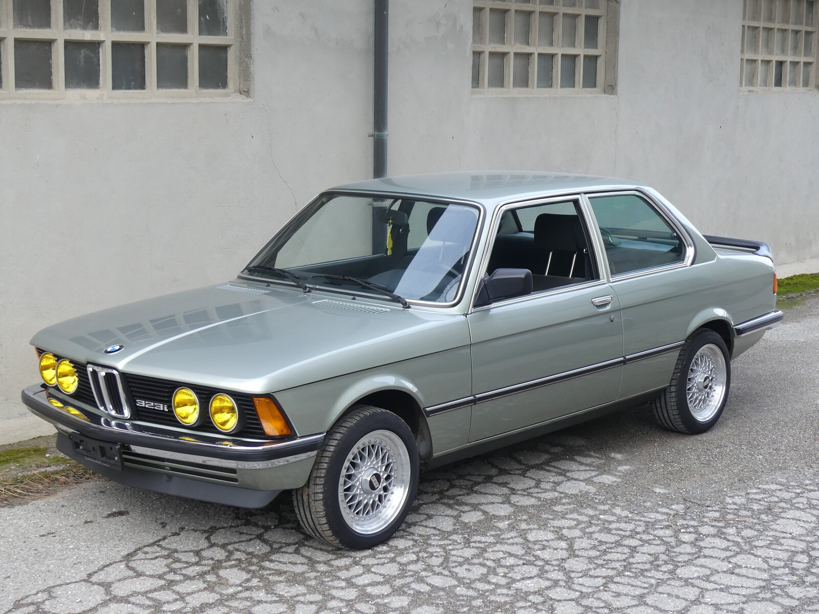 BMW 323 i
