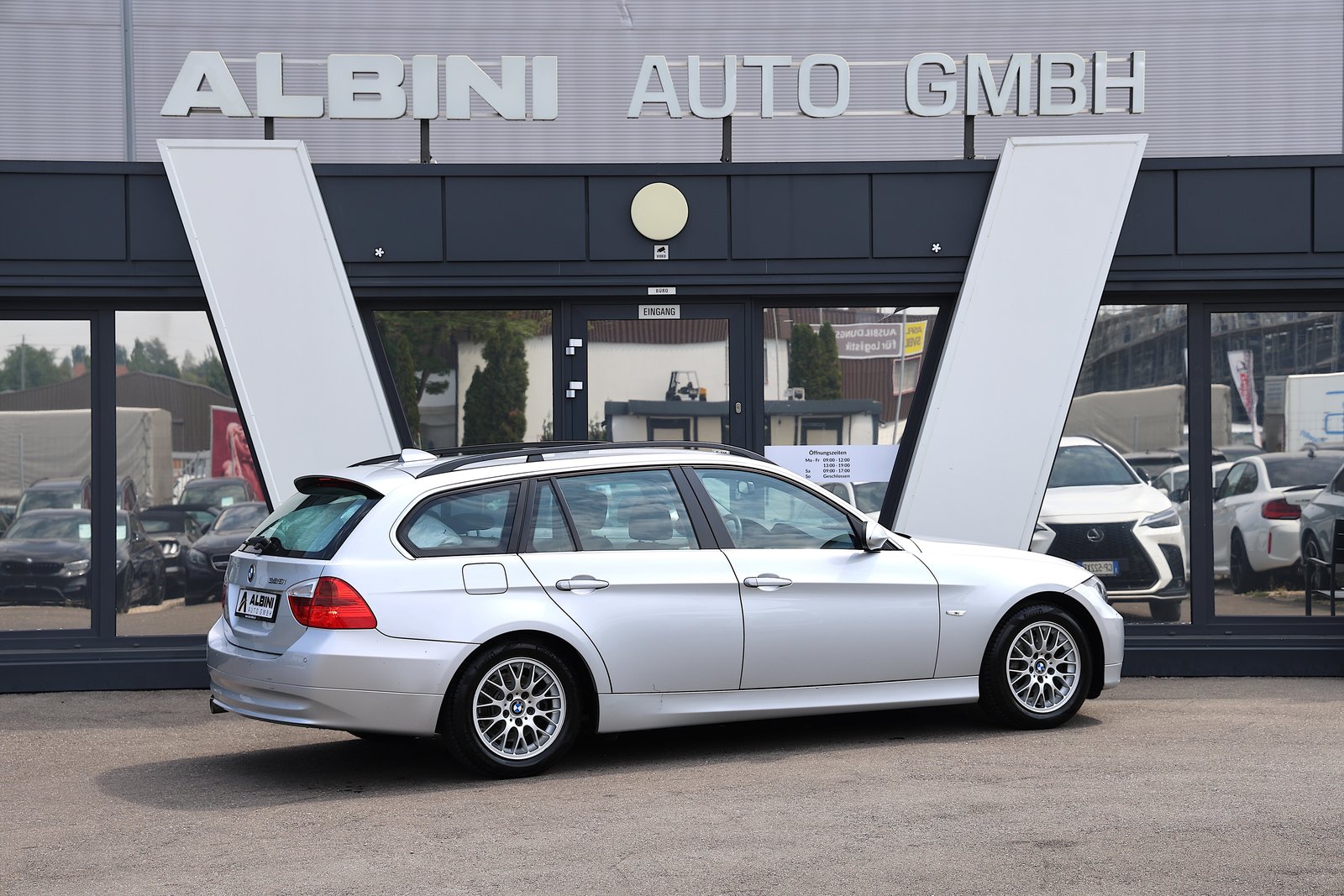 BMW 325i Touring, Petrol, Second hand / Used, Automatic - 4