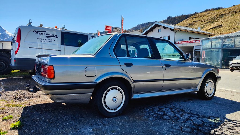 BMW E30 325iX, Essence, Occasion / Utilisé, Automatique - 2
