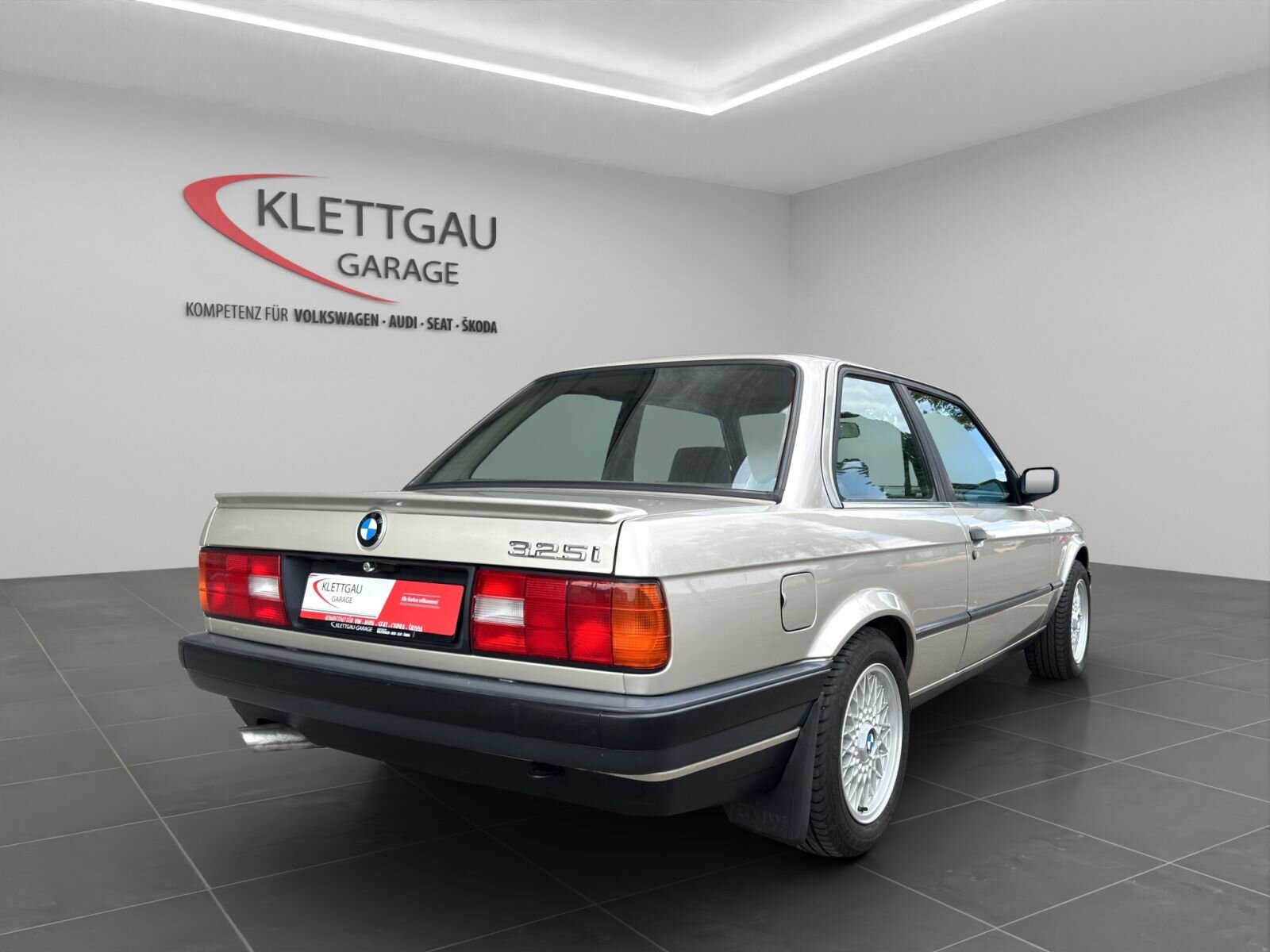 BMW 325i, Benzin, Occasion / Gebraucht, Automatik - 7