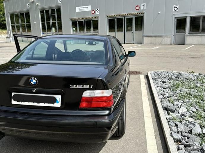 BMW 3er Reihe E36 328i ABS dAiB, Benzin, Occasion / Gebraucht, Handschaltung