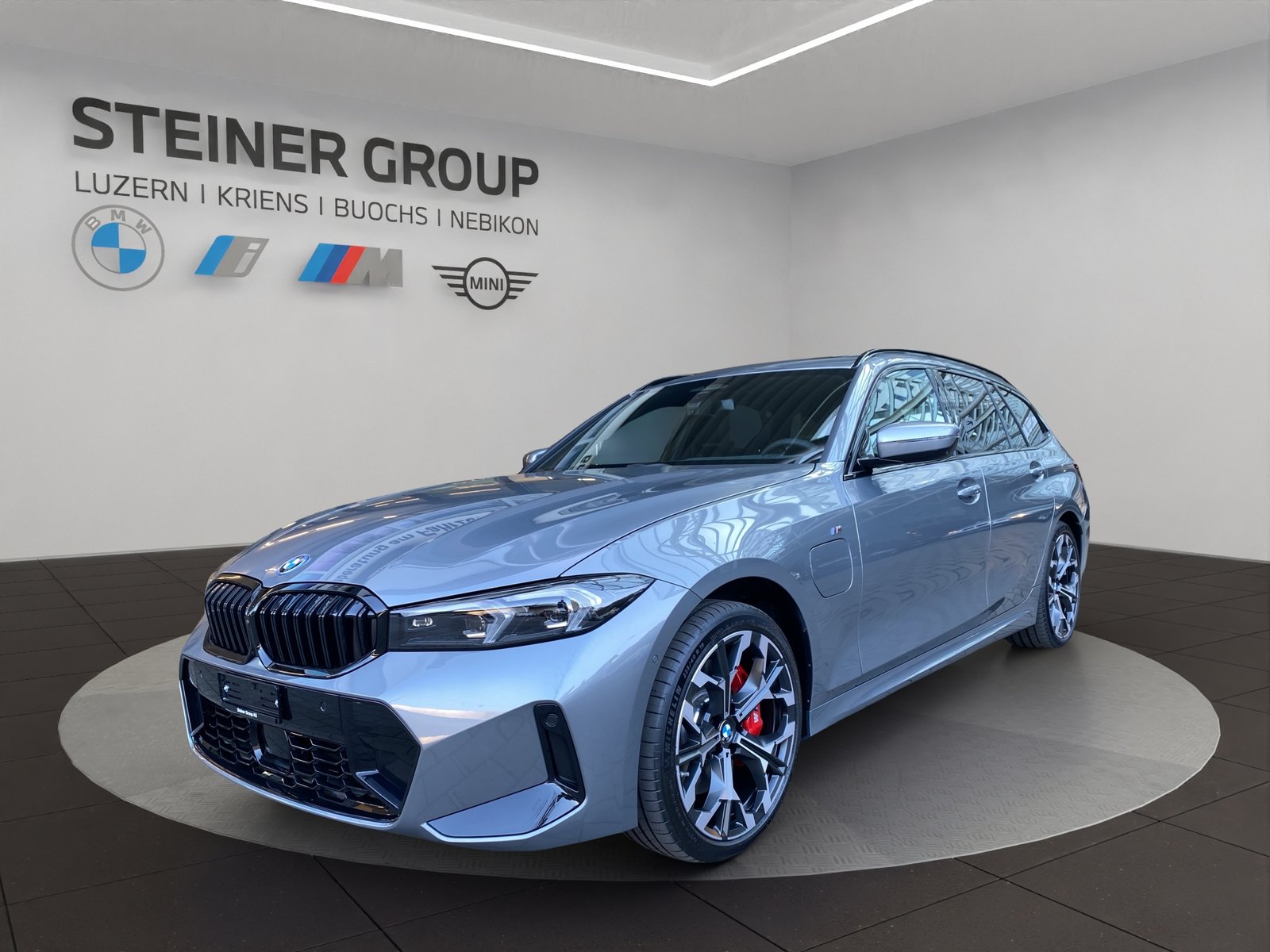 BMW 330e x DriveTouring Steptronic M Sport Pro